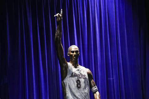 Kobe Bryant immortalized with bronze statue outside Lakers' arena