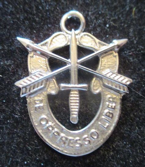 GREEN BERET / SPECIAL FORCES INSIGNIA / PENDANT / MEDAL / JEWELRY ...