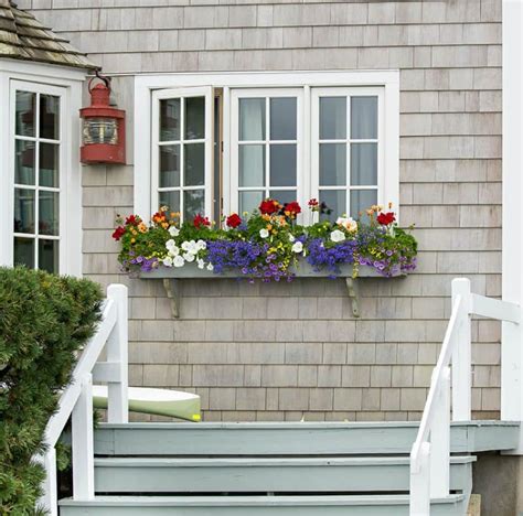 37 Gorgeous Window Flower Boxes (with Pictures)