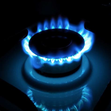 How to clean gas stove burners with baking soda and vinegar - MachineLounge