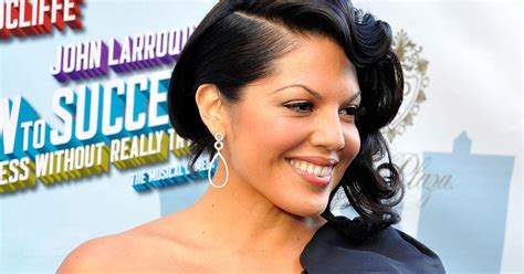 Sara Ramirez, "Grey's Anatomy" cast breaks into song - CBS News