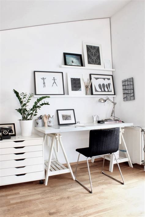 24 Lovely Black and White Office Decor | Findzhome