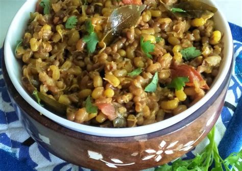 Matkichi Usal (Moth Beans Vegetable) Recipe by Pooja M. Pandit ...