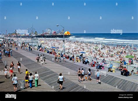 New pier sand seaside hi-res stock photography and images - Alamy