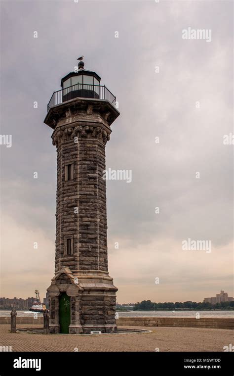 Roosevelt Island Lighthouse, New York City Stock Photo - Alamy