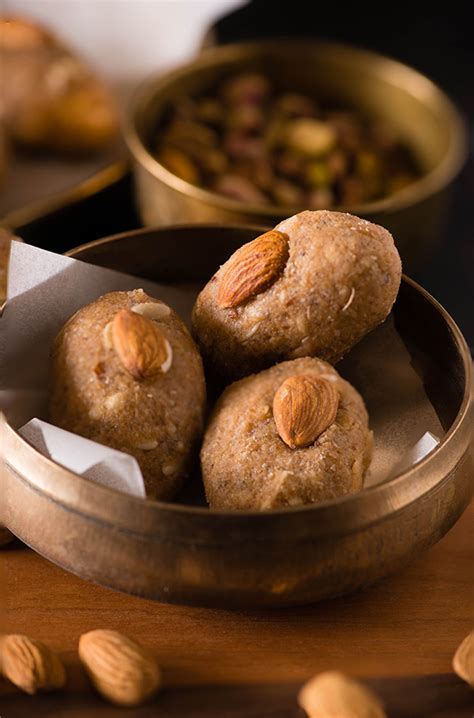 Gond Ke Laddu| Pinni Recipe - My Tasty Curry