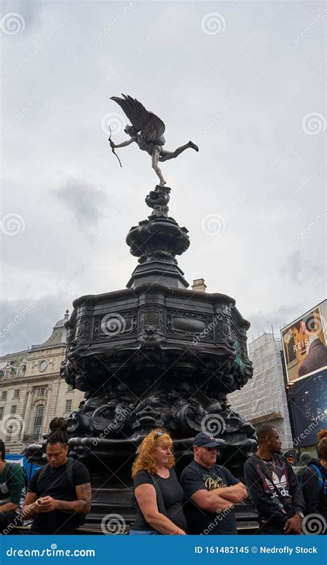 London, England - 08/21/2019: Statue Located in the Center of Piccadilly Circus Square Editorial ...