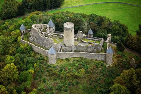 Nürburg Luftaufnahme | Mittelalterliche burg, Burgen und schlösser, Burg