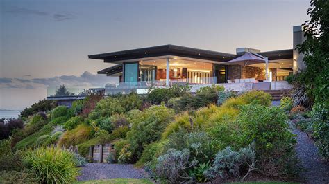 A New Zealand Home Perched on a Promontory Surrounded by Beaches ...