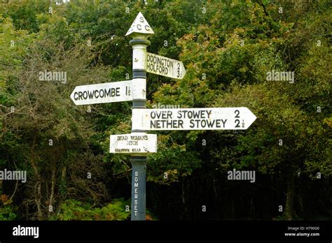 old-fashioned road sign Stock Photo: 124973184 - Alamy