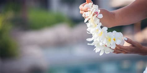 Hawaiian Lei-Making Classes Explore the Culture of the Islands