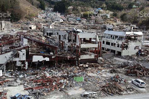 Gempa Bumi Tsunami Jepang 311 Foto Stok - Unduh Gambar Sekarang - Gempa Bumi Dan Tsunami Sendai ...