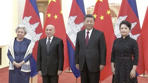 President Xi Jinping & his wife meet Cambodian royal family in Beijing ...