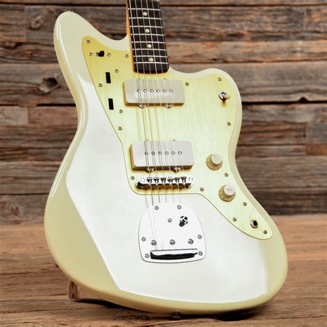 Squier J Mascis Jazzmaster Vintage White 2019 – Chicago Music Exchange