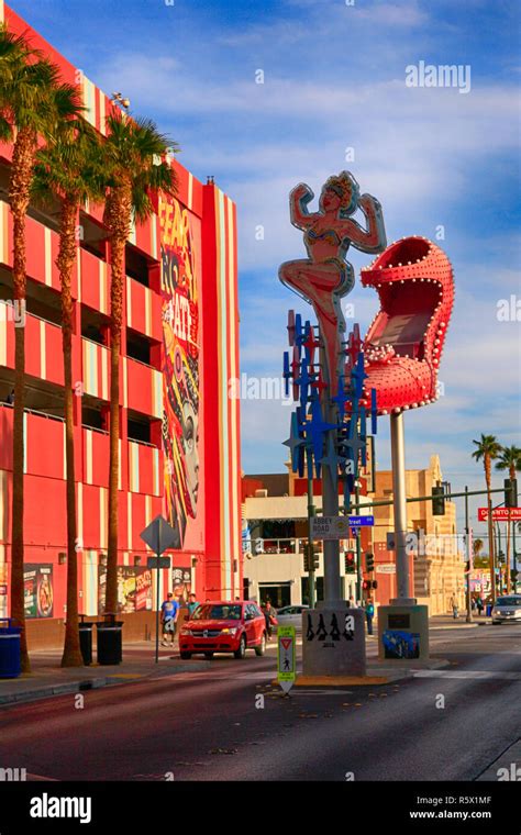 Las vegas old signs hi-res stock photography and images - Alamy