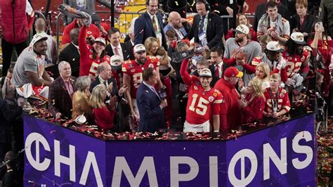 Chiefs parade: Fans celebrate back-to-back Super Bowl wins in Kansas City, Mo. on Valentine's ...