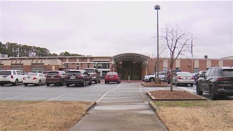 Student stabbed during cafeteria fight at Cobb County middle school ...