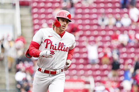 Phillies score 9 in first inning on way to drubbing of Reds - Taipei Times