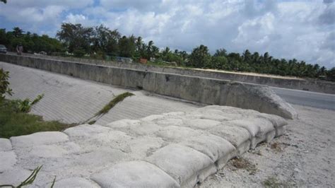 Kiribati island: Sinking into the sea? - BBC News