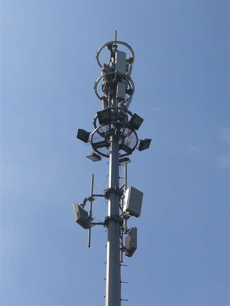 5G Base Station Antenna in Tower - Base Station Antenna Manufacturer