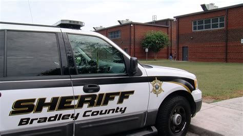 Bradley Co. Sheriff pulls several K9s from service after trainer accreditation questioned | WTVC