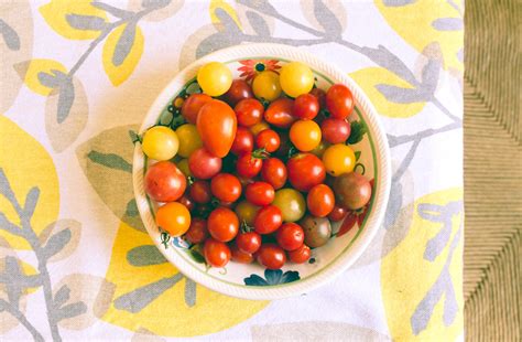 The 10 Best Cherry Tomato Varieties for Container Gardens - Garden and ...