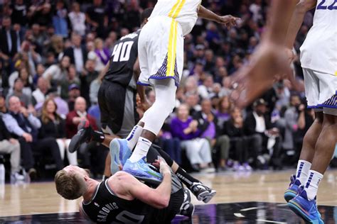 Draymond Green ejected in fourth quarter of Warriors-Kings Game 2