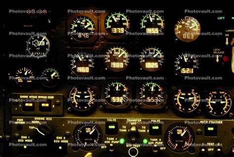 Dash-8 Cockpit, de Havilland Canada Dash-8 Images, Photography, Stock ...