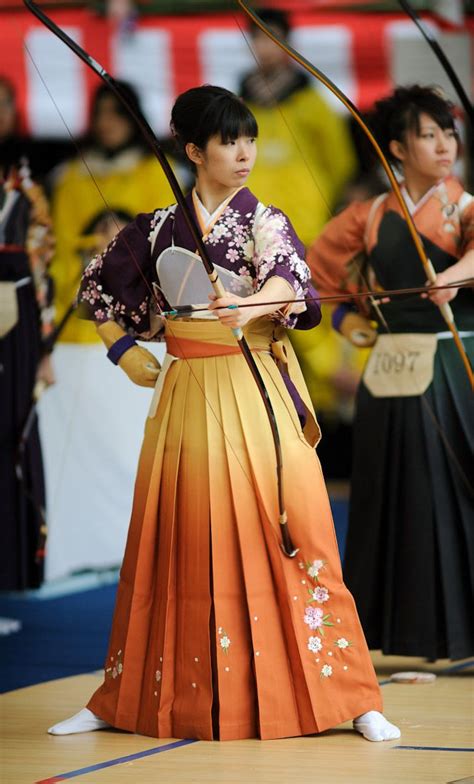 Japanese Archery: Now It’s The Ladies’ Turn Costume Ethnique, Turning ...