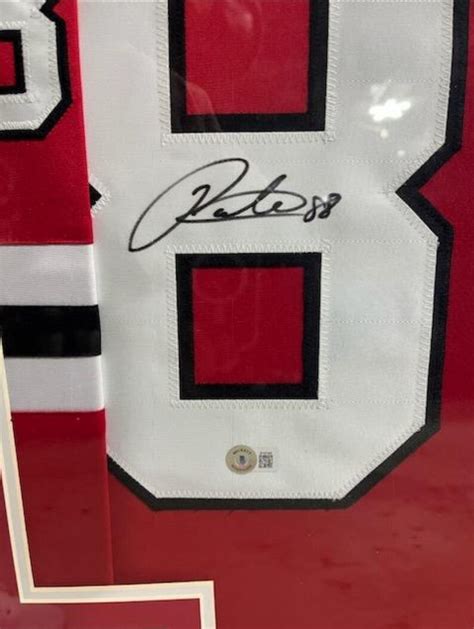 PATRICK KANE Signed Chicago Blackhawks Jersey Beckett COA Stanley Cup ...