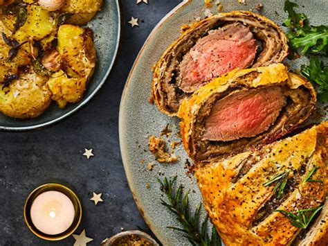 Beef Wellington with Cheesy Garlic Smashed Potatoes - SuperValu