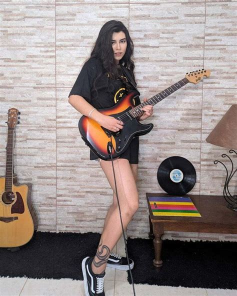 Larissa Liveir (Guitarist) - Biography, Age, Height, Boyfriend, Education, Facts, Family, Net Worth