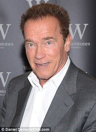 Arnold Schwarzenegger debuts peculiar 'bowl' haircut | Daily Mail Online