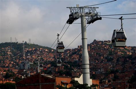 Medellin, Comuna 13, Metro Cable 2009 | Omar Uran | Flickr