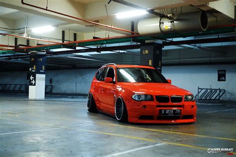 Stanced BMW X3 E83, front