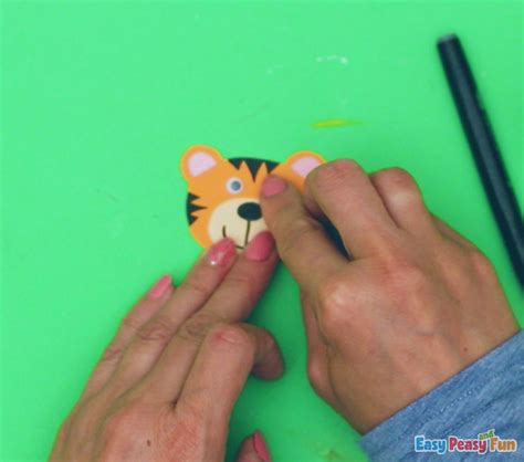 Craft Stick Tiger - Easy Peasy and Fun