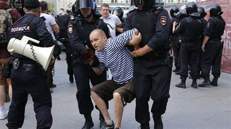 Russian police arrest more than 1,000 in Moscow protest | MPR News