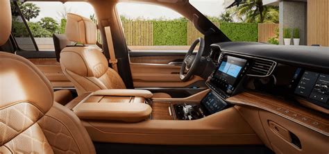 2022 Jeep Grand Wagoneer's Interior Is 'a Flashy Luxury Oasis'