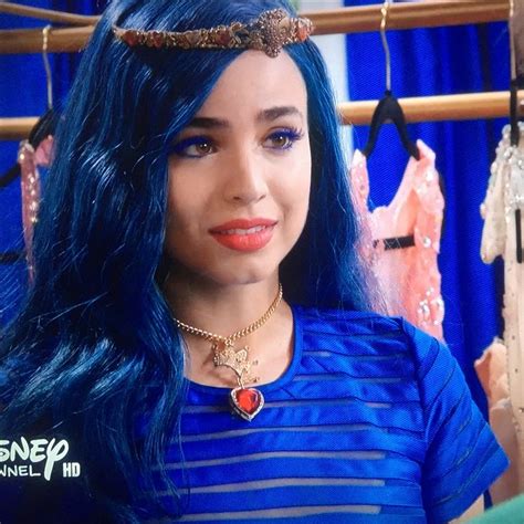 Evie’s makeup from descendants 2 | Makeup looks, Evie descendants, Beauty