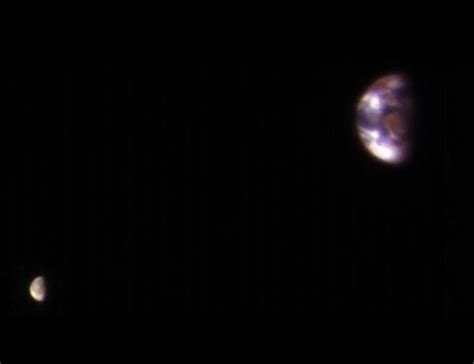 Mars probe takes an image of Earth and Moon from 200 million kilometers ...