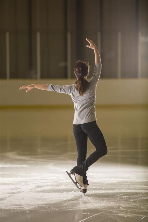 How Should I Dress for Ice Skating Practice? | Figure skating, Ice ...