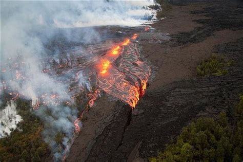 Hawaii volcano spews lava into rivers of fire from newest vent - cleveland.com