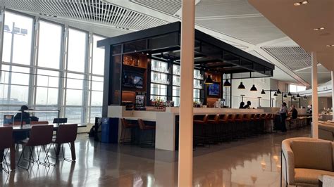 First Look: United Club Newark Terminal A - Live and Let's Fly