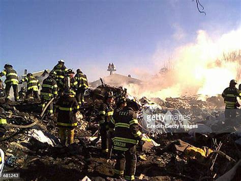 Crash Of American Airlines Flight 587 Photos and Premium High Res Pictures - Getty Images