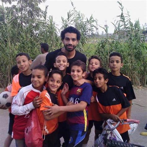 Mo Salah fulfills wish of children at Mansoura hospital - Egypt Independent