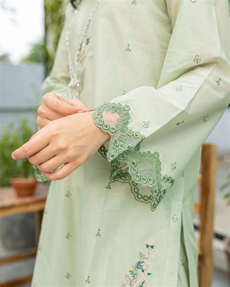 Sleeve design | Shirt design | Pakistani dress | Sleeve designs, Embroidery designs fashion ...