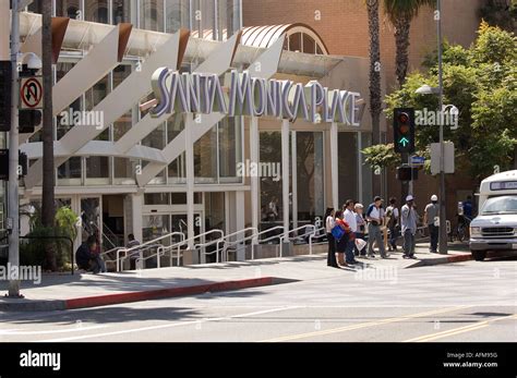 Santa Monica Place shopping mall Stock Photo - Alamy