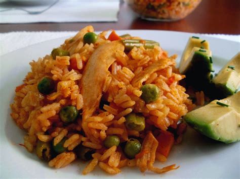 arroz con pollo colombiano