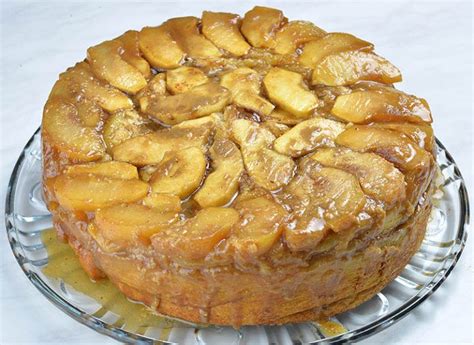 Upside Down Apple Cinnamon Roll Cake | Apple Cake with Crescent Rolls Caramel Apple Cinnamon ...