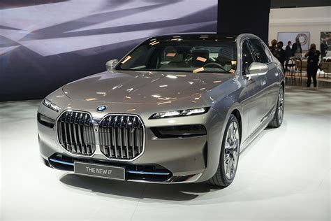 BMW’s eye-opening new 7 Series debuts with electric i7 flagship ...